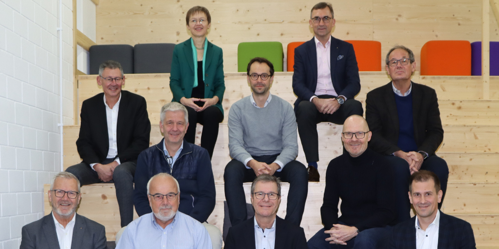 Der Lenkungsausschuss des Hightech Campus Buchs hat sich zum Ziel gesetzt die Wirtschaftsregion im Alpenrheintal zu stärken, dem Fachkräfte- und Arbeitskräftemangel entgegenzuwirken und im Bereich Forschung und Innovation international eine bedeutende Rolle einzunehmen.