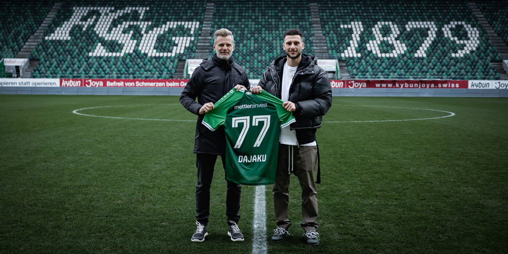 Leon Dajaku (rechts) zusammen mit Sportchef Alain Sutter