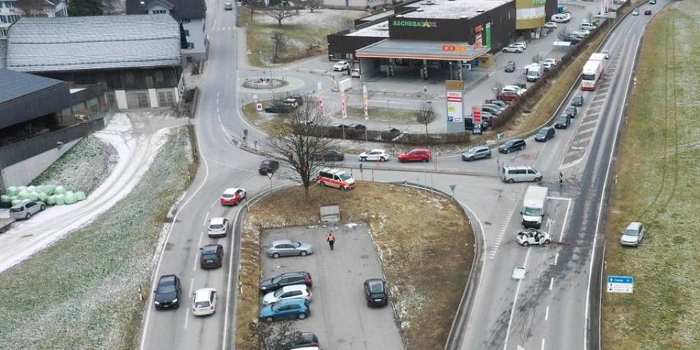 Eine Frau wurde bei einer Frontalkollision auf der Nationalstrasse bei Schiers GR schwer verletzt.