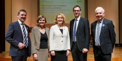 Der Vorarlberger Landeshauptmann Markus Wallner (2.v.r.) gratulierte den Verantwortlichen anlässlich des Gründungsfestaktes