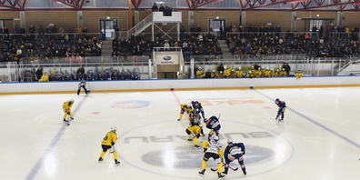 580 Zuschauer auf der KEK beim Heimspiel der GCK Lions waren Saisonrekord. Am ganzen Samstag fand die Eröffnungsfeier der KEK statt. 