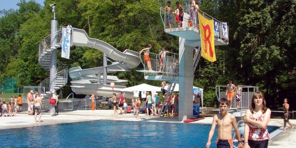 Günstigere Saisonkarten für Erwachsene und Feierabendschwimmer-Angebot.
