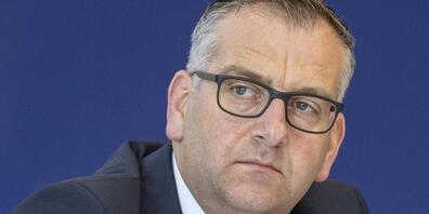 Der Schwyzer Bildungsdirektor Michael Stähli (Mitte) ist auch Präsident des Erziehungsrats. (Archivbild)