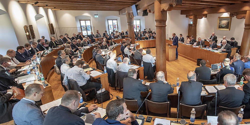 Die Schwyzer Regierung möchte nicht, dass sich Kantonsrätinnen und Kantonsräte vertreten lassen können. (Archivbild)