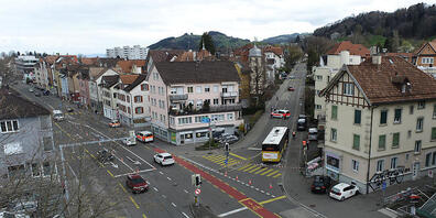 Eine 67-jährige Fussgängerin wurde am Donnerstagmittag von einem Postauto angefahren und schwer verletzt.