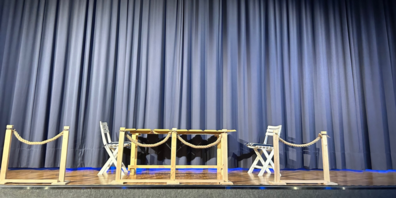 Der Vorhang ist noch geschlossen, doch schon morgen wird die Metropolbühne zum Leben erweckt.