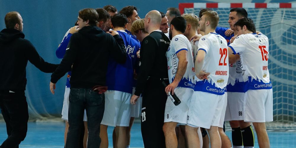 Nach der Enttäuschung gleich wieder eng zusammenrücken – die Hoppers nach der gestrigen 29:30-Niederlage gegen den BSV Bern.