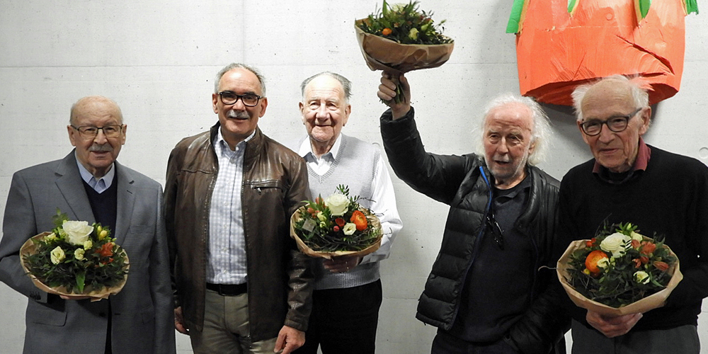 Ehrenbürger: Ernst Dörig, Alois Beretta, Hans-Ulrich Blöchliger, Kilian Oberholzer. Ortsgemeinde-Präsident  Pietro Lendi (2, von links)