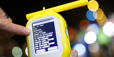 Die Luzerner Polizei hat über das Wochenende mehrere alkoholisierte Autofahrer erwischt, einen von ihnen in der Stadt Luzern. (Symbolbild)