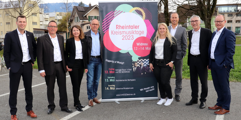 (v.l.n.r): Patrik Thür (ALPHA Rheintal Bank), Karl Köppel (Ortsgemeinde Widnau), Kathrin Köppel (ALPHA Rheintal Bank), Silvano Ammann (OK Präsident), Antonia Schegg (Raiffeisenbank Mittelrheintal), René Bognar (Clientis Biene Bank im Rheintal), Marcel Pareth (OK Ressort Sponsoring), Thomas Haas (Raiffeisenbank Mittelrheintal). Auf dem Foto fehlen die Vertreter der SFS Group.