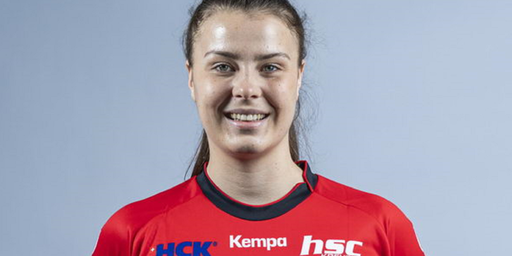 1.82 Meter gross und neu in den Farben des LC Brühl: Petra Skoricova.