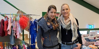 Mirjam Rudolf (links) und Diana Jacober haben die Kinderkleiderbörse organisiert.