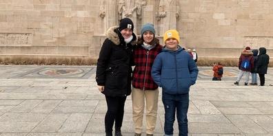Hier spricht man Französisch: Svenja (links) mit Laura und ihrem Bruder Daniel in Genf.
