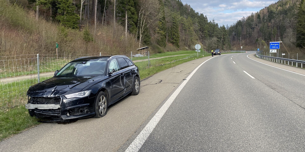 Der Fahrer blieb bei diesem Alleinunfall unverletzt.