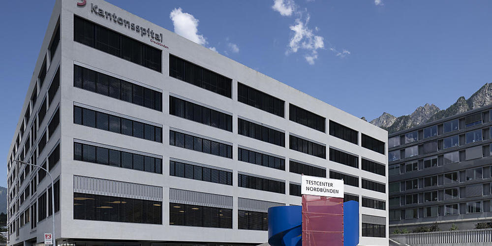 Der Umsatz des Kantonsspitals Graubünden kletterte letztes Jahr um 15 Prozent auf 472 Millionen Franken, die stationären Behandlungen nahmen um 18 Prozent auf 22'458 Fälle zu. (Archivbild)