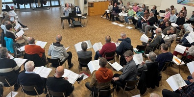 Der Chor singt anspruchsvolle Lieder von Hans Georg Nägeli und aus der modernen Chorliteratur.