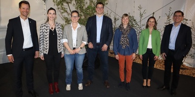 Die Kandidatinnen und Kandidaten der SVP Thurgau für den Nationalrat mit Pascal Schmid, Judith Ricklin, Eveline Bachmann, Manuel Strupler, Diana Gutjahr, Denise Neuweiler und Ständerat Jakob Stark.