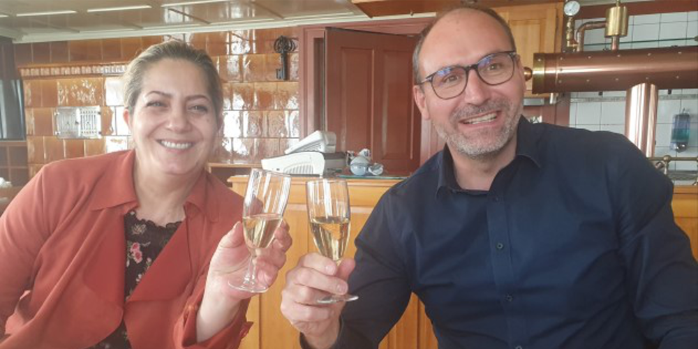 Necla Aydin und Gemeindepräsident Raffael Gemperle