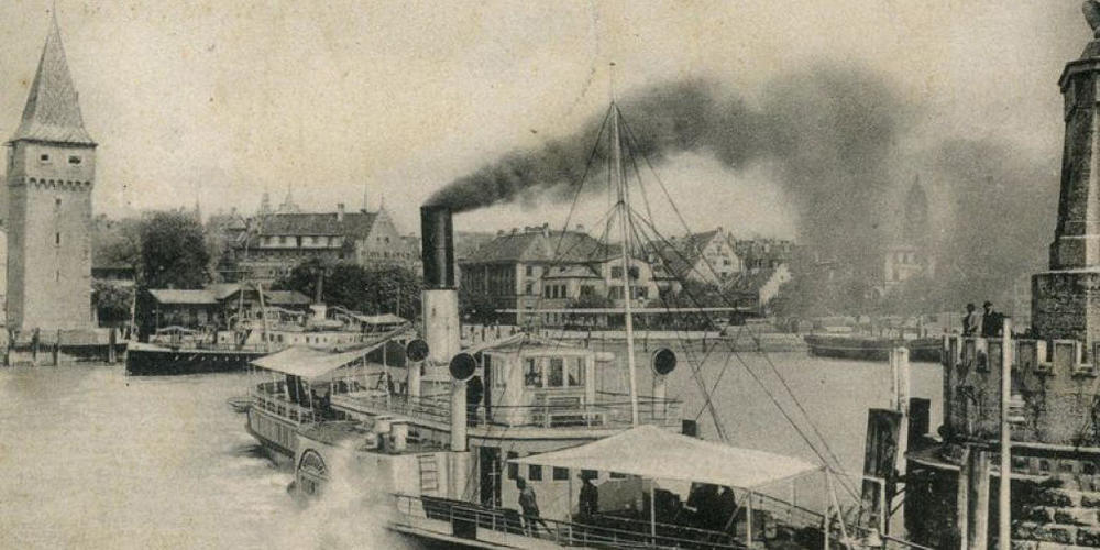 Der Raddampfer «Säntis» im Jahr 1904 bei der Ausfahrt aus Lindau.