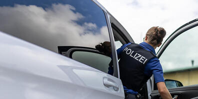 Die Kantonspolizei Thurgau musste in Neukirch wegen eines Raubüberfalls auf den Volg-Laden ausrücken. (Symbolbild)