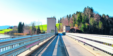 Die Staumauer des Etzelwerks