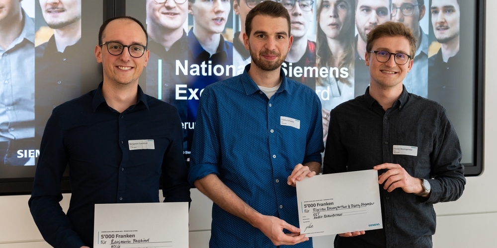 Die Gewinner des nationalen Siemens Excellence Award 2023 (v.l.n.r.): Benjamin Fassbind, HSLU-Diplomand (Publikumspreis), Thierry Schwaller und Florian Baumgartner, Absolventen der OST (Jurypreis).