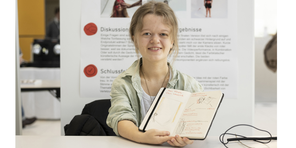 Jungforscherin Sherine Keller aus Pfäffikon am Wochenende an der Prämierungsfeier von Schweizer Jugend forscht in St. Gallen.