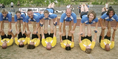 Beim TV Seebach gehört neben Wettkampfeifer und Sportlichkeit immer auch der Spass dazu. Hier eine Darbietung der Teilnehmenden am Turnfest Bülach im Jahr 2003.