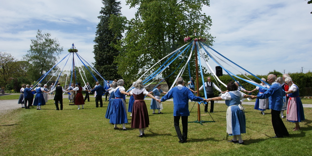 Am 21. Mai 2023 lädt die Volkstanzgruppe am Bachtel zum Maibaumtreffen in Bubikon. (Archivbild)