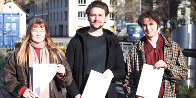 Alena Roth,Tim Bucher und Gianluca Looser (v.l.) kämpfen für ein lebendiges Rheinufer. 