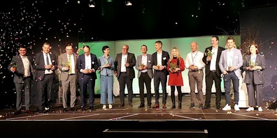 Zur offiziellen Eröffnung mit Konfettikanonen kamen alle Referenten und Beteiligte noch einmal auf die Bühne
