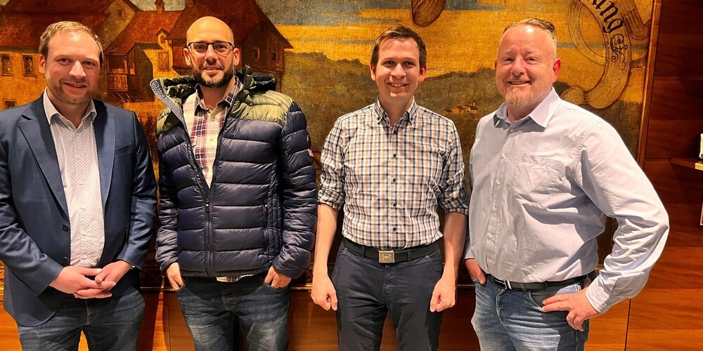 Änderung im Vorstand der SVP Au-Heerbrugg: (von links) SVP-Nationalrat Lukas Reimann, Manuel Cadonau (Kassier und KR-Kandidat), Neu-Präsident Marcel Adolf und Sven Künzler (zurücktretender Präsident und Beisitzer)