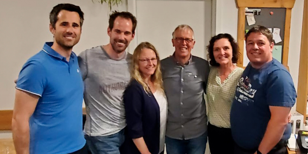 Der Vorstand der IG Tscherlach (von links): Mario Schneider, Samuel Babst, Angela Weber, Anita Neff Gadient und Felix Giger, zusammen mit dem zurücktretenden Präsidenten Roland Sidler (Mitte).