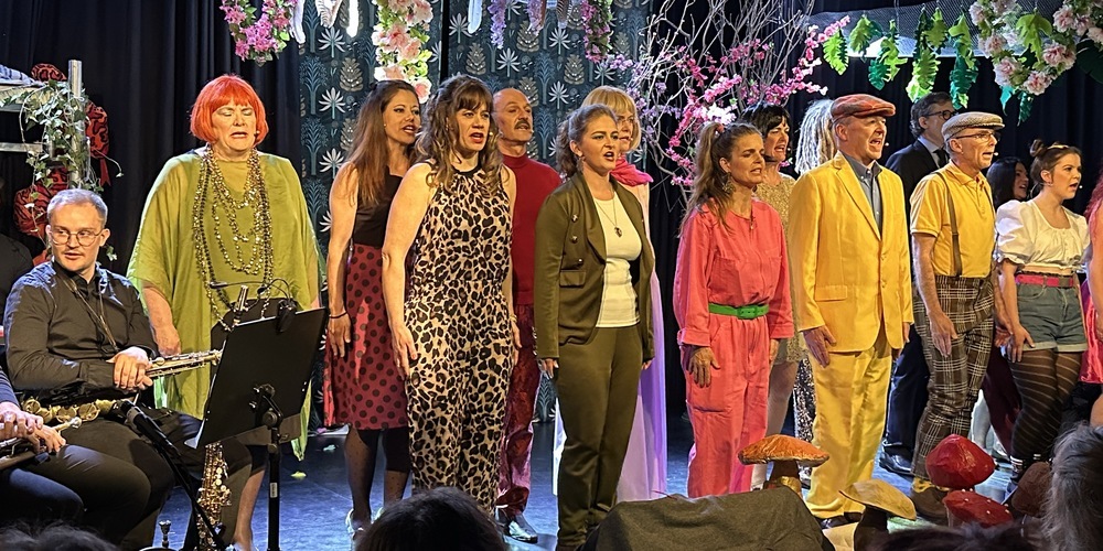 Die Sängerinnen und Sänger des Diogenes-Chor zeigten eine «paradiesische» Premiere