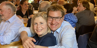 Das jubelnde SVP-Lager nach dem Wahlsieg Friedlis.