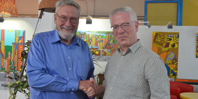 Jerry Holenstein (links) übergibt mit Freude sein Amt als Präsident von «Birdlife St.Gallen» an den neu gewählten Jean-Marc Obrecht.