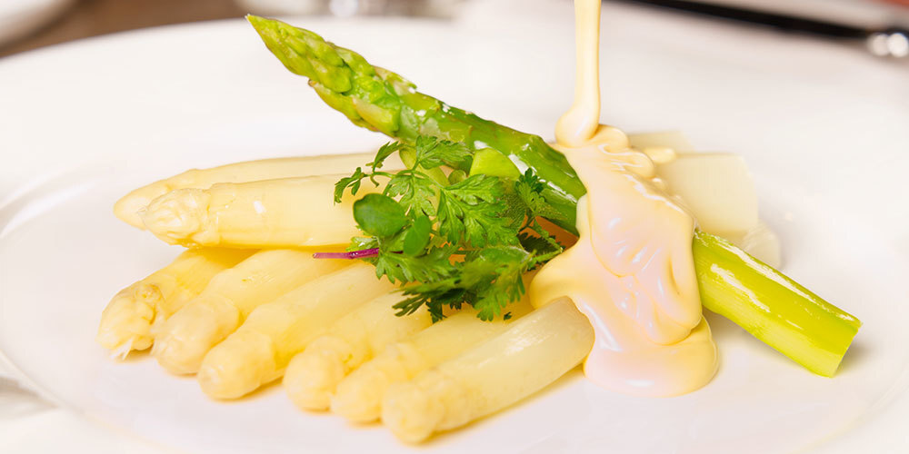 Im Restaurant OLEA im Sedamm Plaza erleben Sie eine kulinarische Reise durch den Frühling.