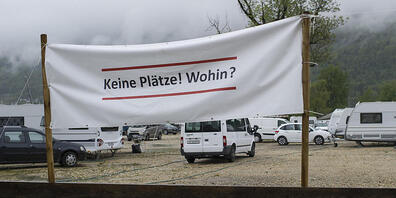 Immer wieder protestierten in den letzten Jahren die Fahrenden wie hier in Nidau (BE) mit Aktionen gegen die fehlenden Durchgangsplätze. (Archivbild)