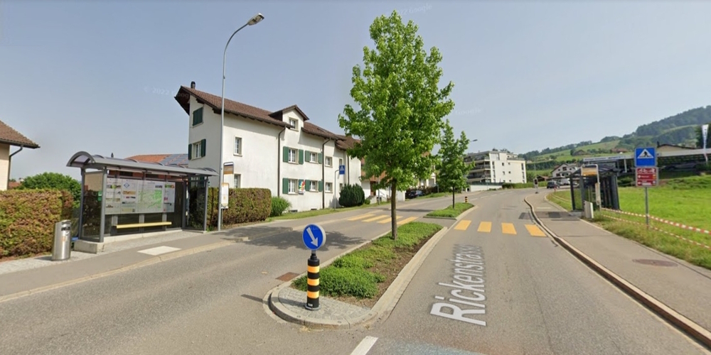 Künftig sollen hier pro Kante zwei Busse gleichzeitig halten können, um den Anschluss zwischen den Gemeindeteilen zu sichern.