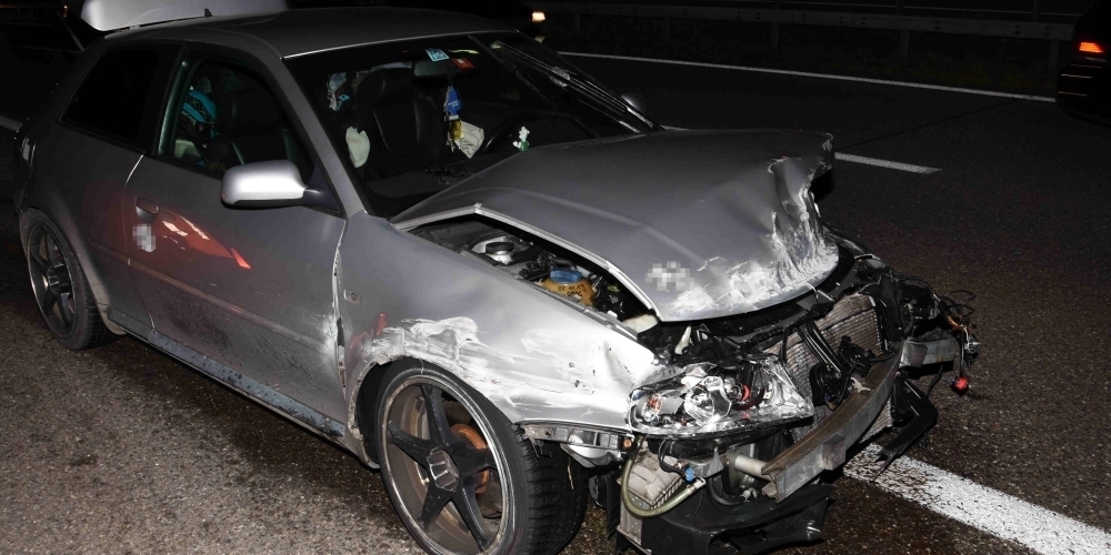 Am Sonntag kam es auf der A1 zu einem Unfall. (Bild: Kapo St.Gallen)