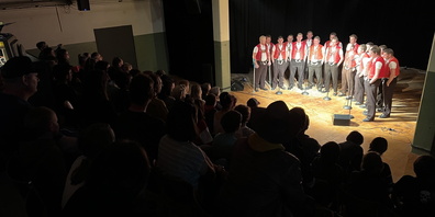 Der Jodlerklub Bergfründ Ennetbühl an der Eröffnungsfeier der Jungen Bühne Toggenburg.