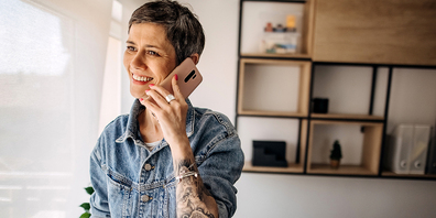 Per Zufallsstichprobe werden Kundinnen und Kunden befragt.