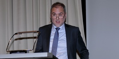 Gemeindepräsident Christian Sepin und der Auer Gemeinderat legen ein überarbeitetes Budget zur Genemigung vor