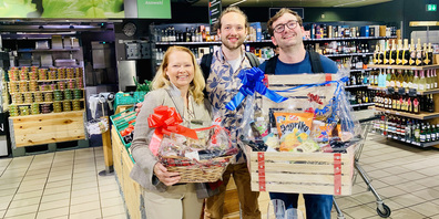Glückliche Gewinner des Wettbewerbs am Weinfestival