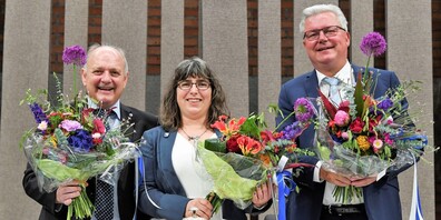 Sylvie Matter nach der erfolgreichen Wahl. Rechts von ihr Jürg Sulser (SVP, Otelfingen), sowie dazu Martin Farner (FDP, Stammheim).