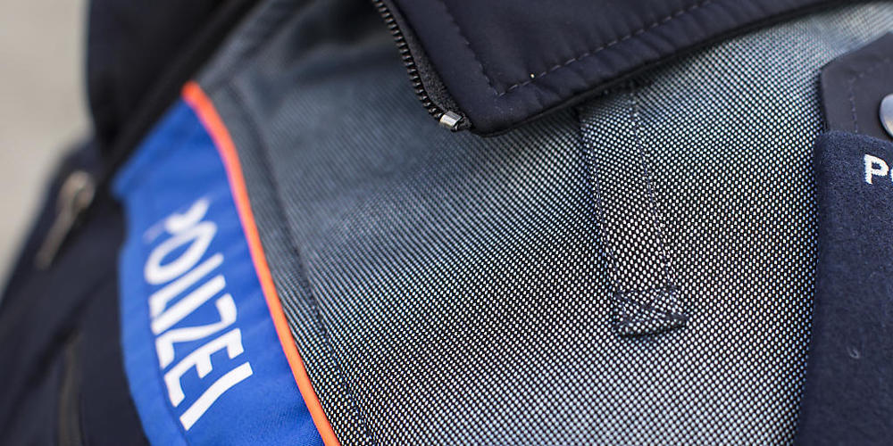 Die Zuger Polizei wollte einen Töfffahrer anhalten, dieser versuchte sich, der Kontrolle zu entziehen. (Symbolbild)