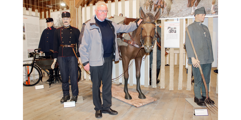 Stiftungsratspräsident Martin Huber freut sich über die gelungene Ausstellung.	