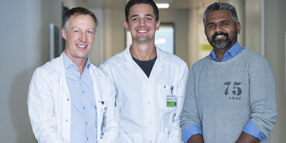 (v.l.n.r.) Die Neurologen Ansgar Felbecker und Thomas Schneider mit Empa-Forscher Peter Nirmalraj.