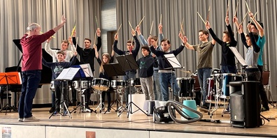 Das Drummerteam inklusive Staubsauger eröffnete das Konzert.