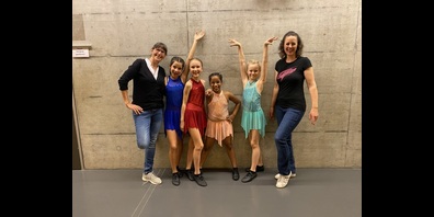 Kurz vor dem Medley Auftritt  (v.l.) Monika Held, Sabrina, Vera, Hannah, Isabella, Monika Decurtins